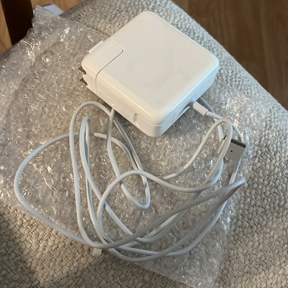 Mac Book Pro 2012 - 2015 Adapter Charger - Picture 1 of 3